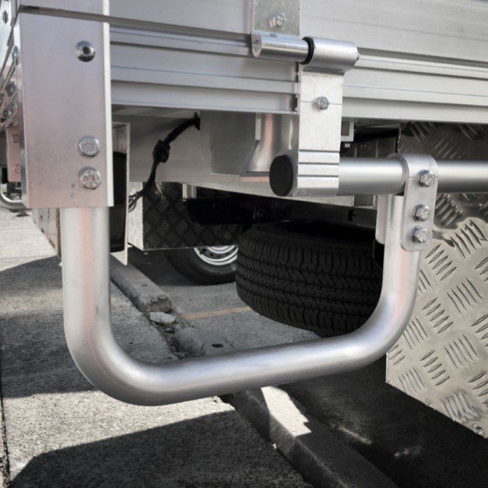 Side step, 32mm left or right, each (side rear fitment only for Dual Cabs)
